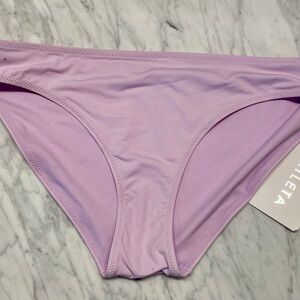 SOLD.   NWT ATHLETA Clean Bottom Sz SMALL